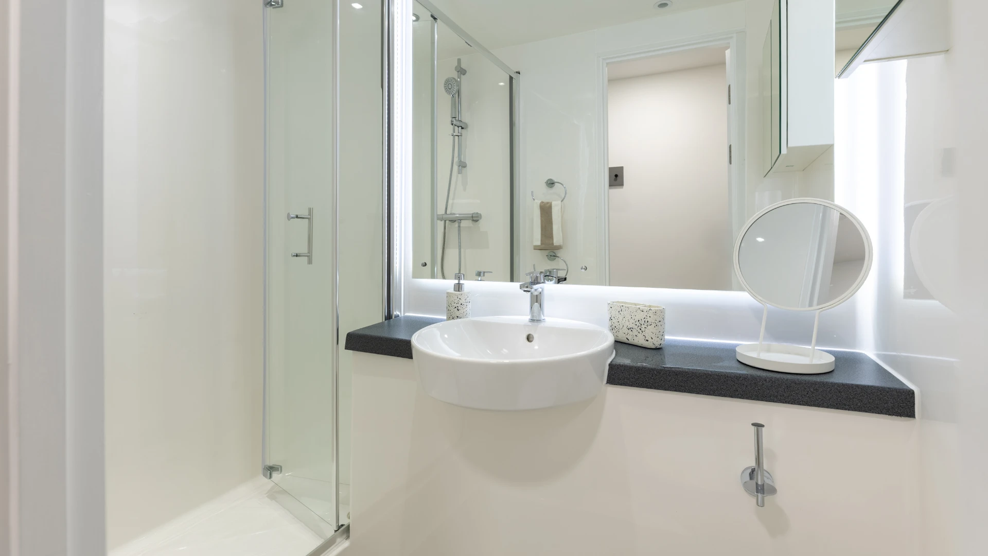 Classic 8 Bed Ensuite - image 12