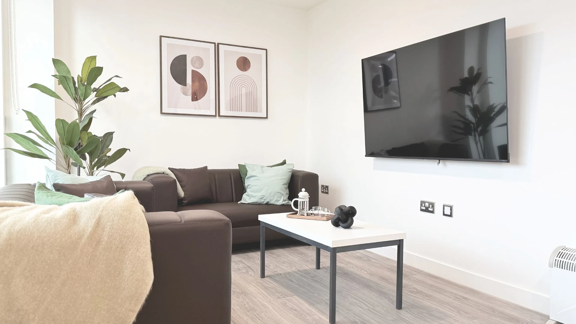 Classic 8 Bed Ensuite - image 11