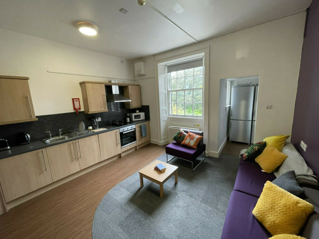 Classic Bedroom - image 11