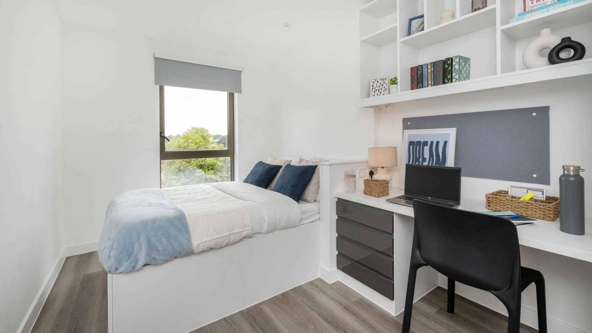 Club En-suite - image 2
