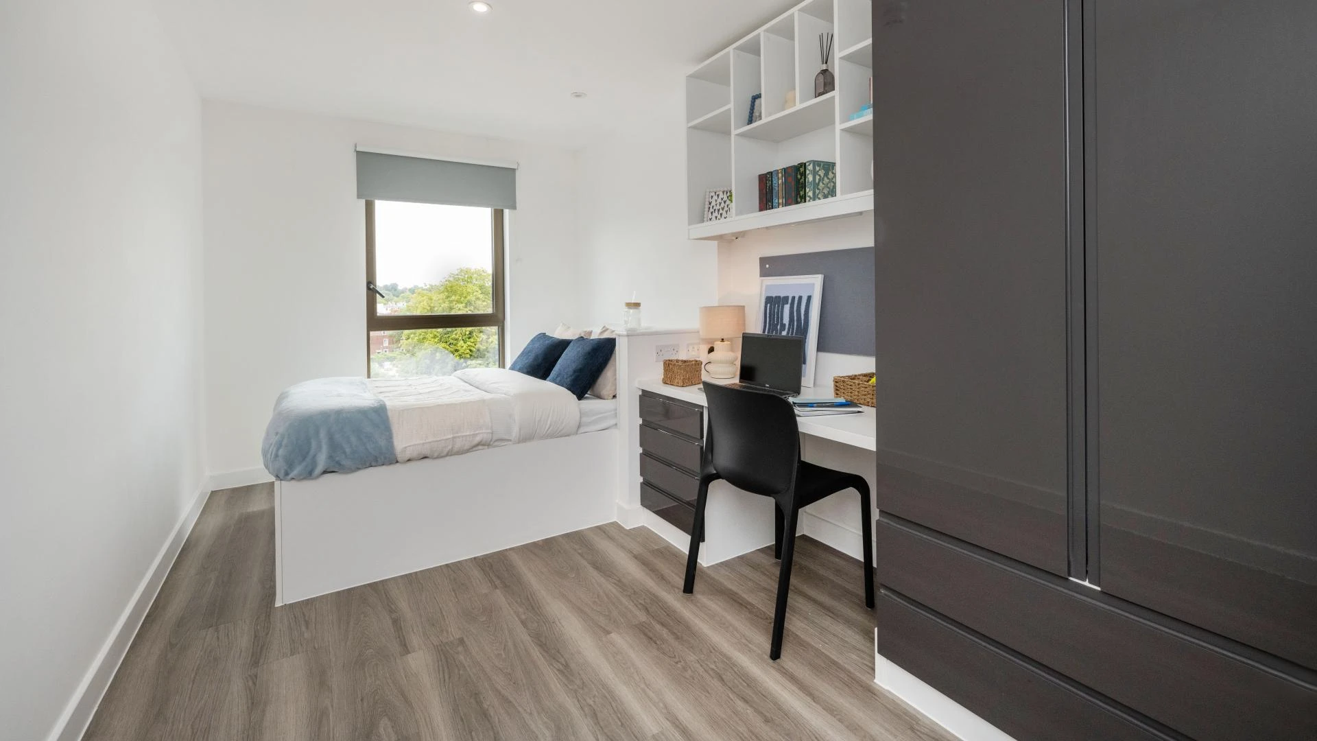 Club En-suite - image 3
