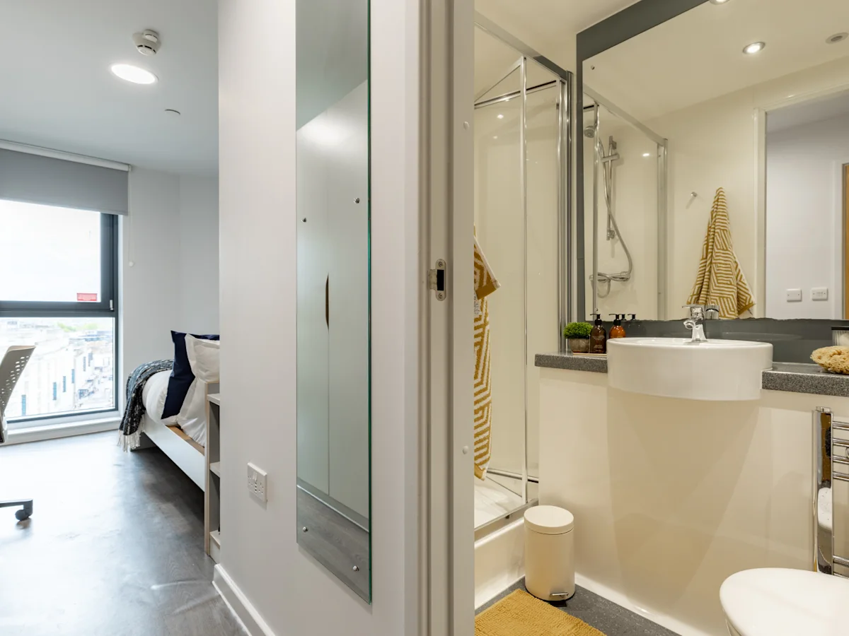 Classic En Suite - image 8
