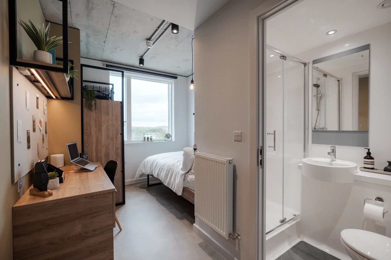 Classic En-suite - image 2
