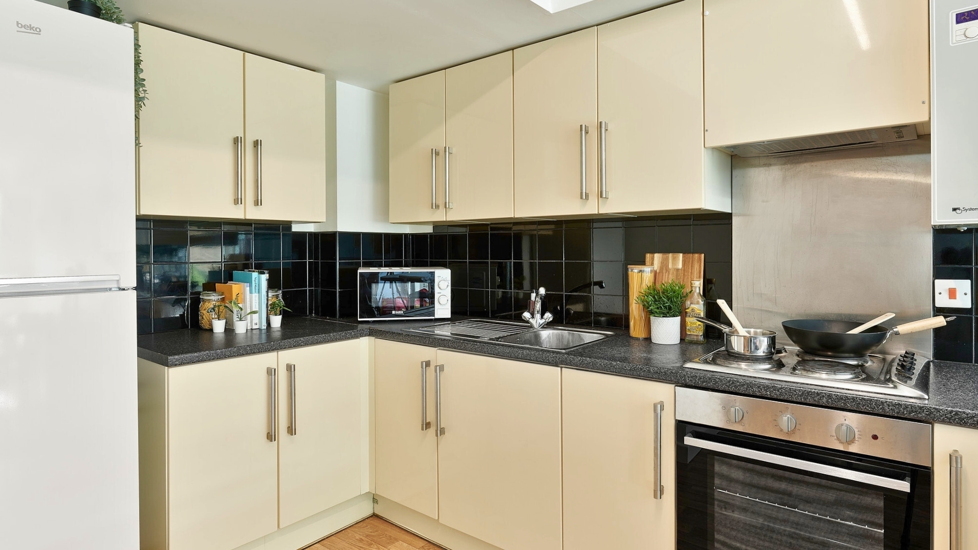 Gold En-suite - image 7