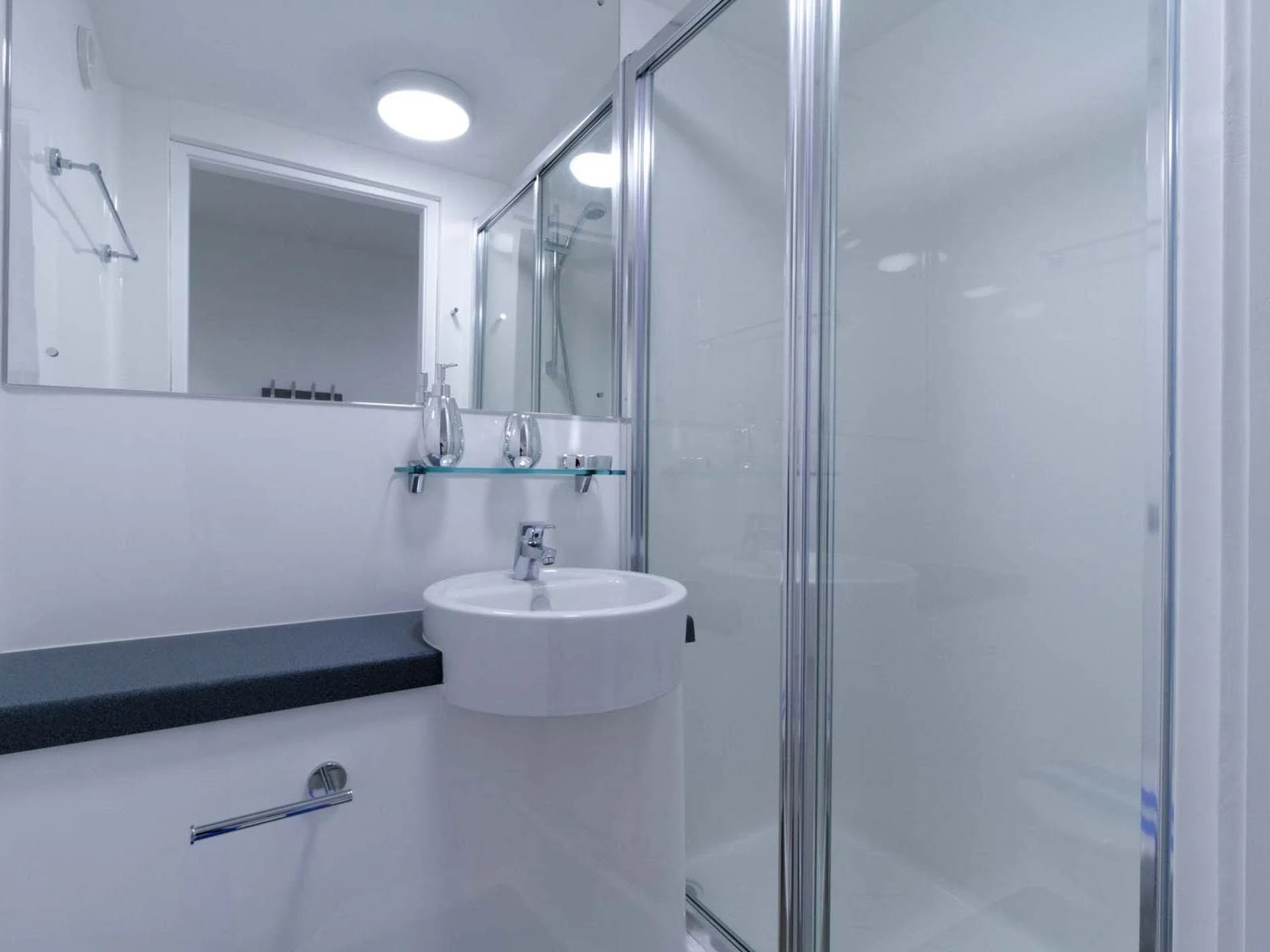 Classic En-Suite - image 7