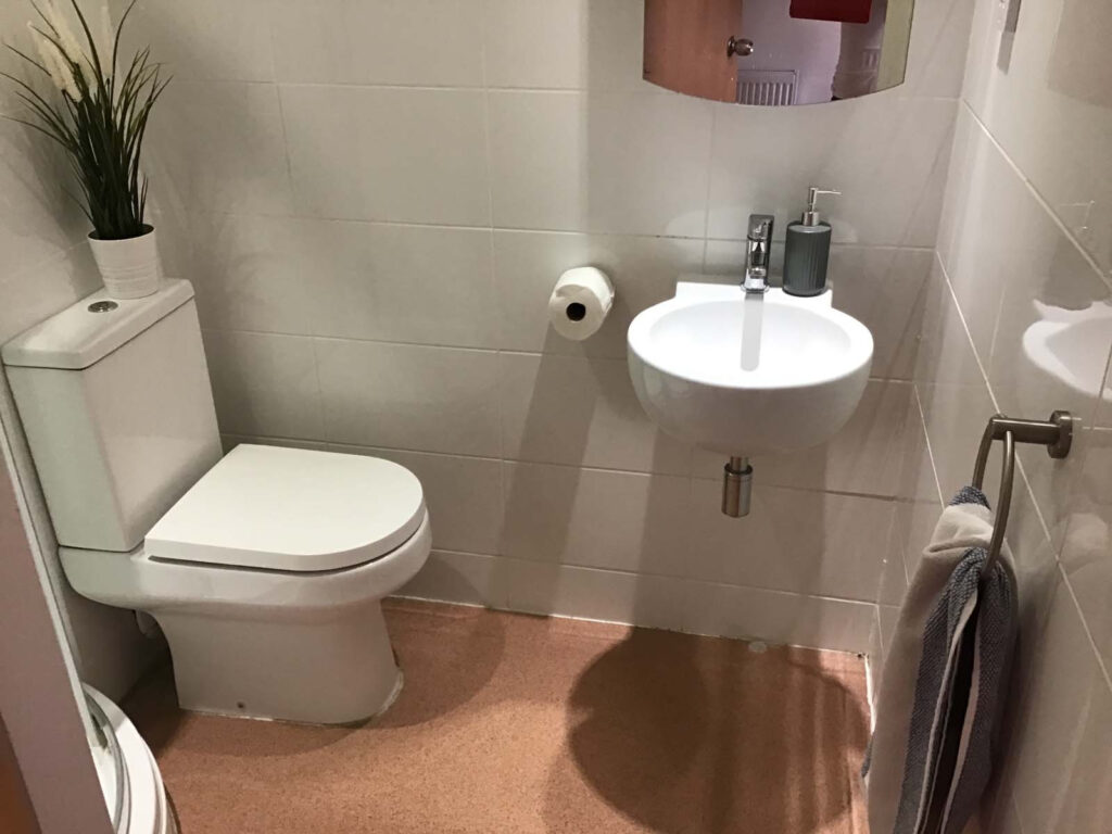 Classic En Suite, Kentish House - image 8