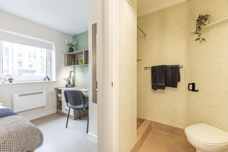 Classic Ensuite - image 12