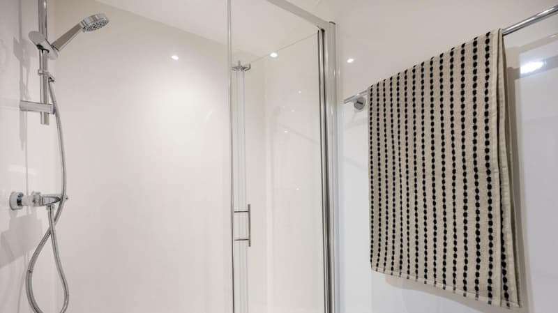 Classic Ensuite - image 9