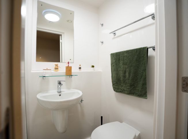 Classic Ensuite - 4 Bed Apartment - image 8