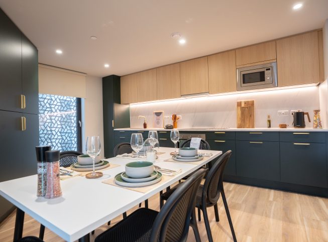Classic Ensuite - 4 Bed Apartment - image 7
