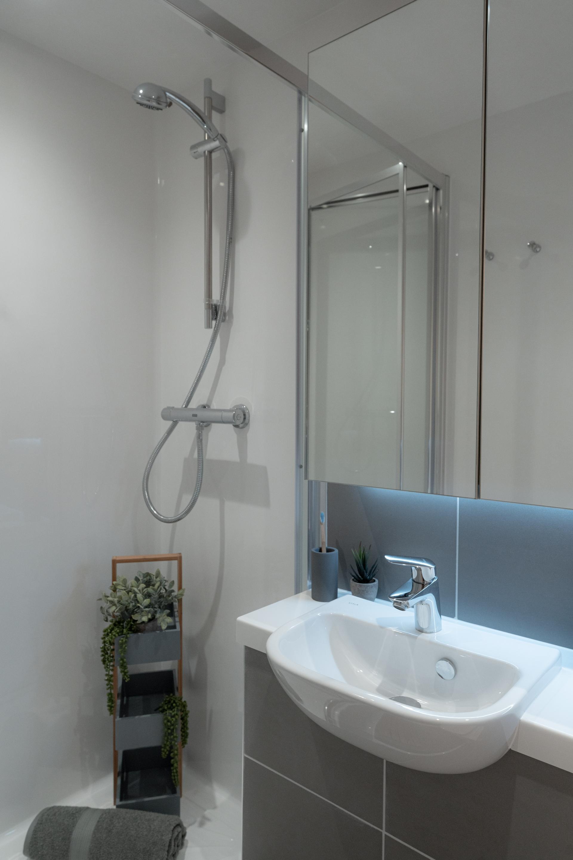 Classic Ensuite - image 8