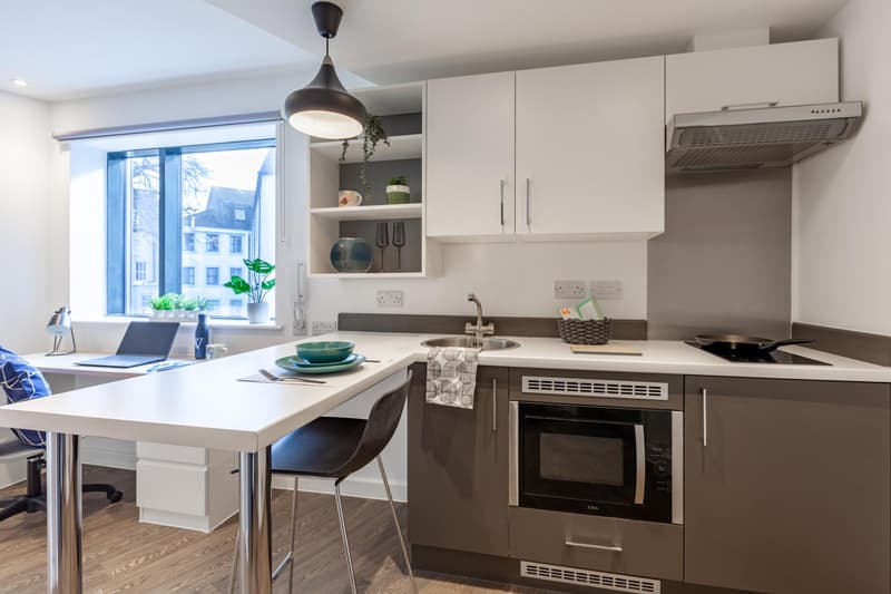 4 Bed Premium Ensuite - image 8