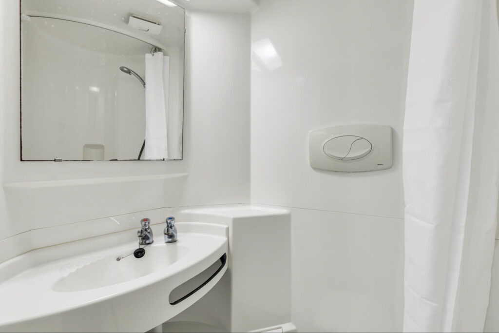 Comfort Ensuite - image 7