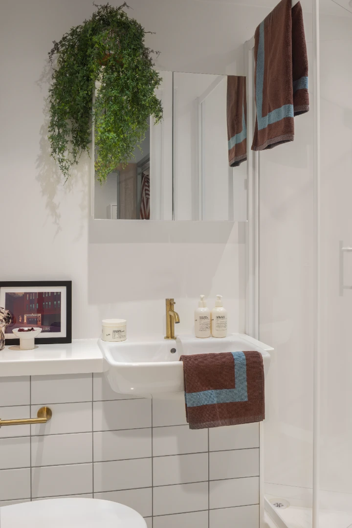 Cosy En Suite - image 8