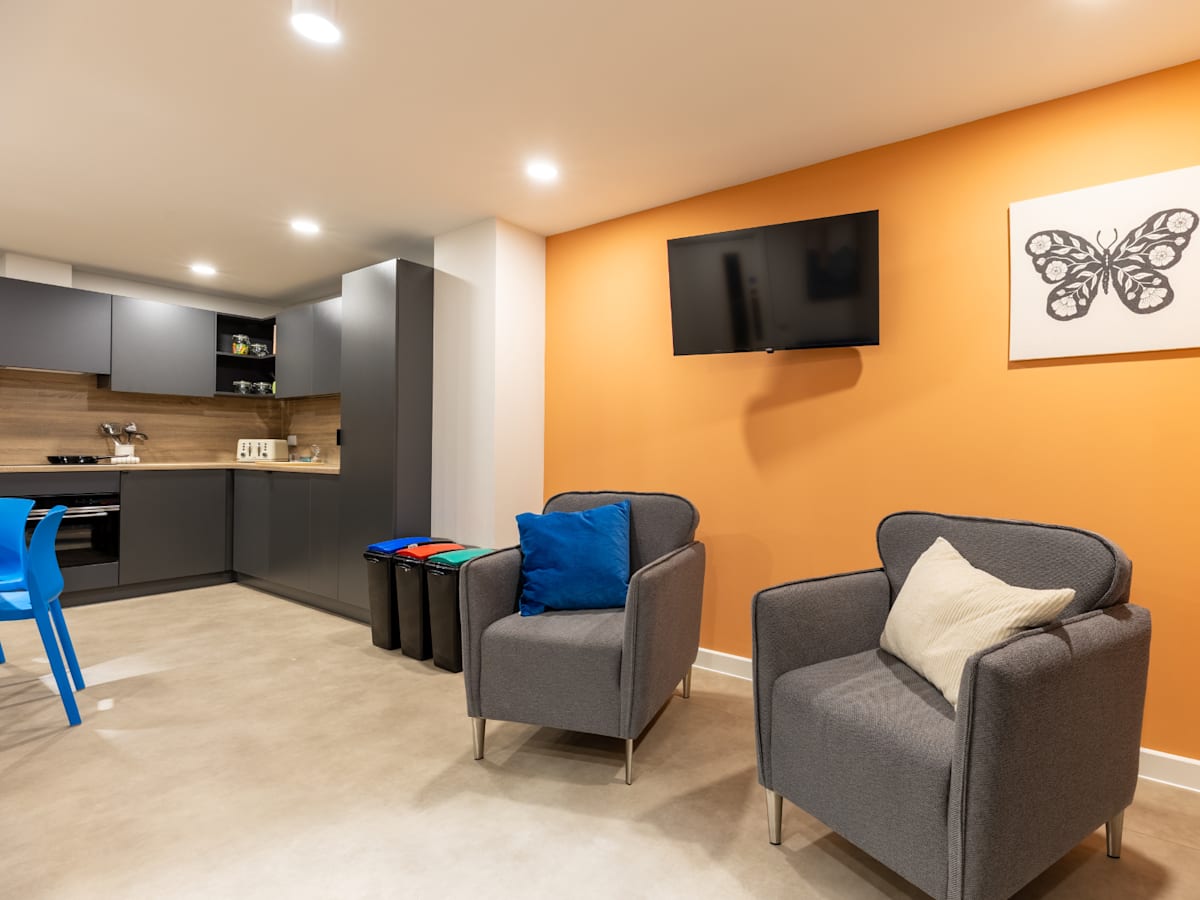 Cozy En Suite - image 10