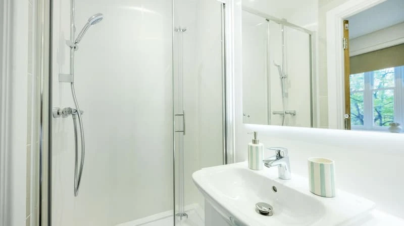 Deluxe Bay Studio - image 6