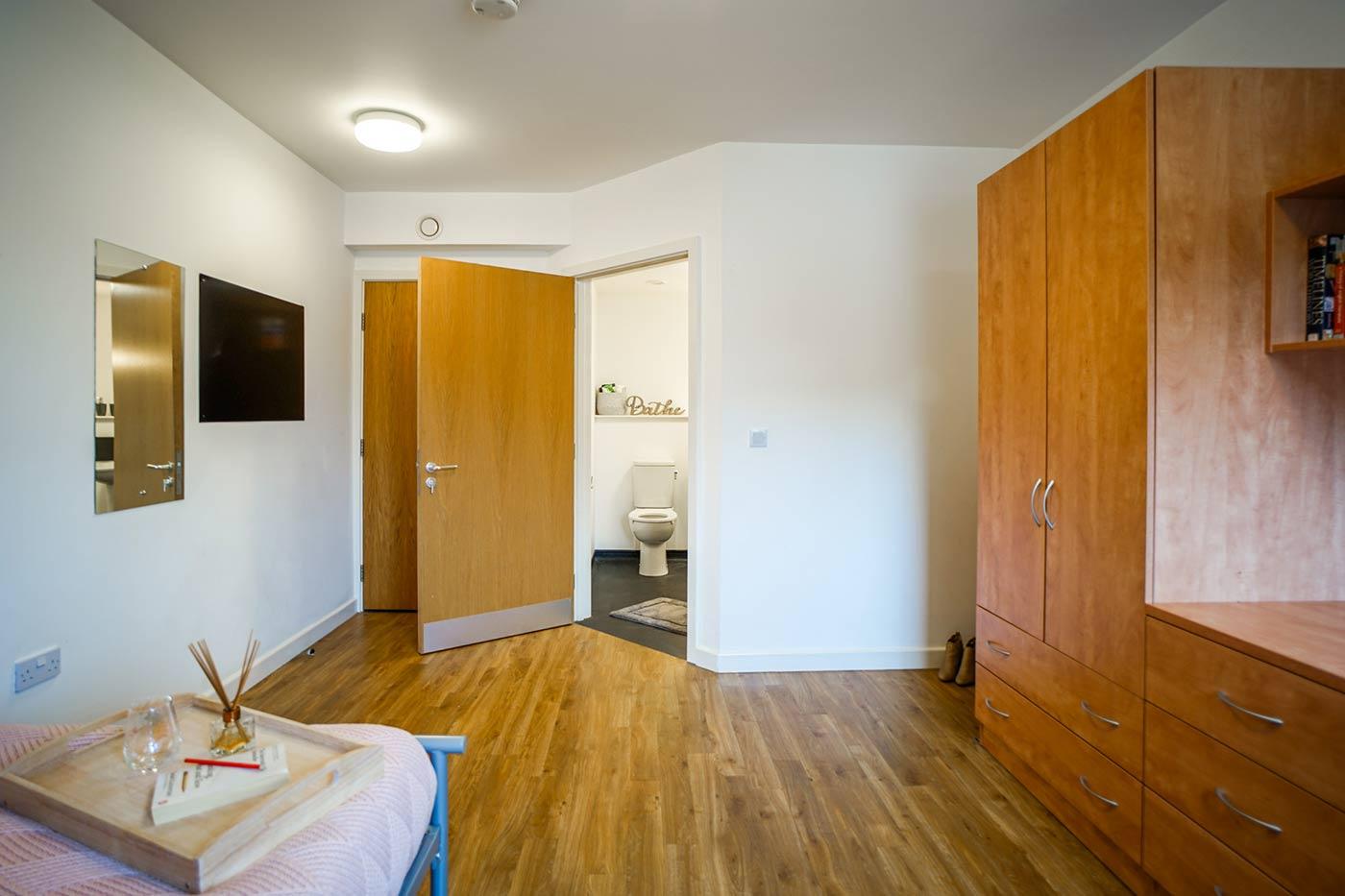 Platinum Ensuite - image 8