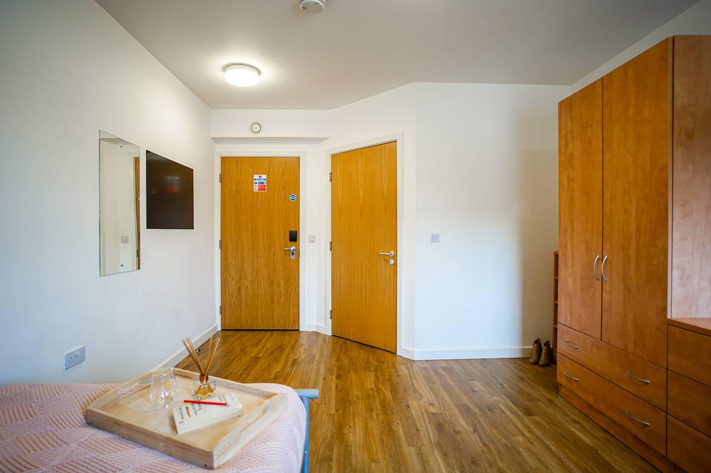 Platinum Ensuite - image 9