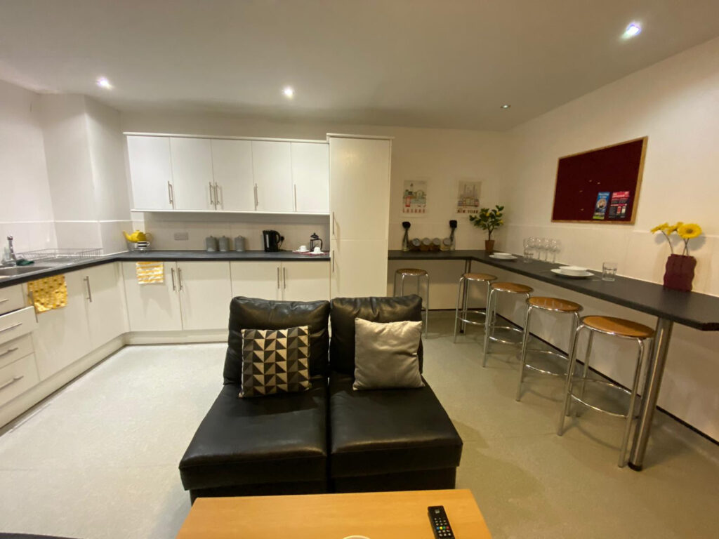 Deluxe En-Suite - image 19