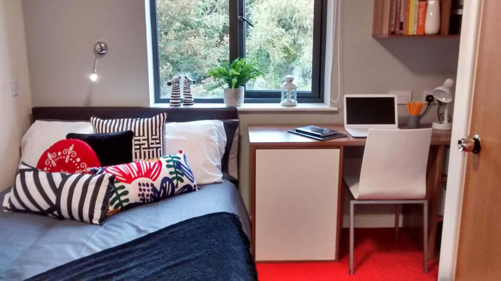 Deluxe En Suite, Kentish House - image 10