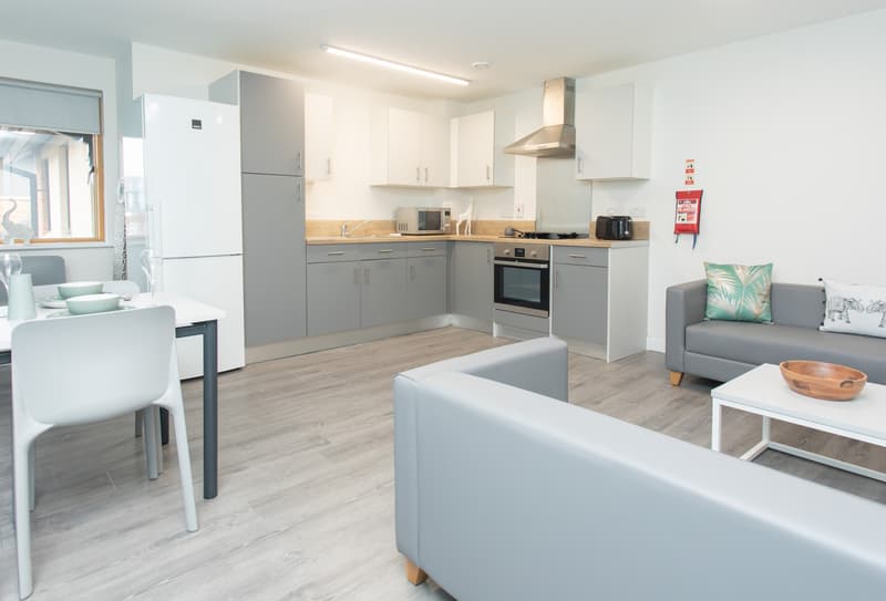 Deluxe Ensuite - image 8