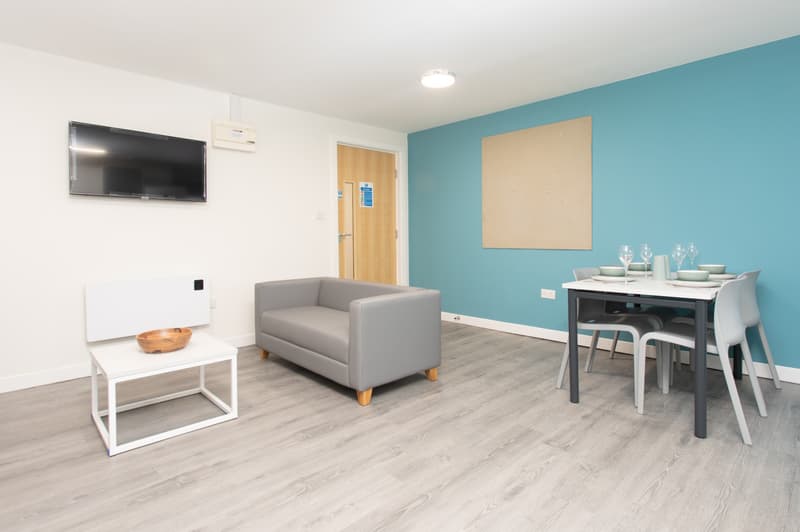 Deluxe Ensuite - image 13