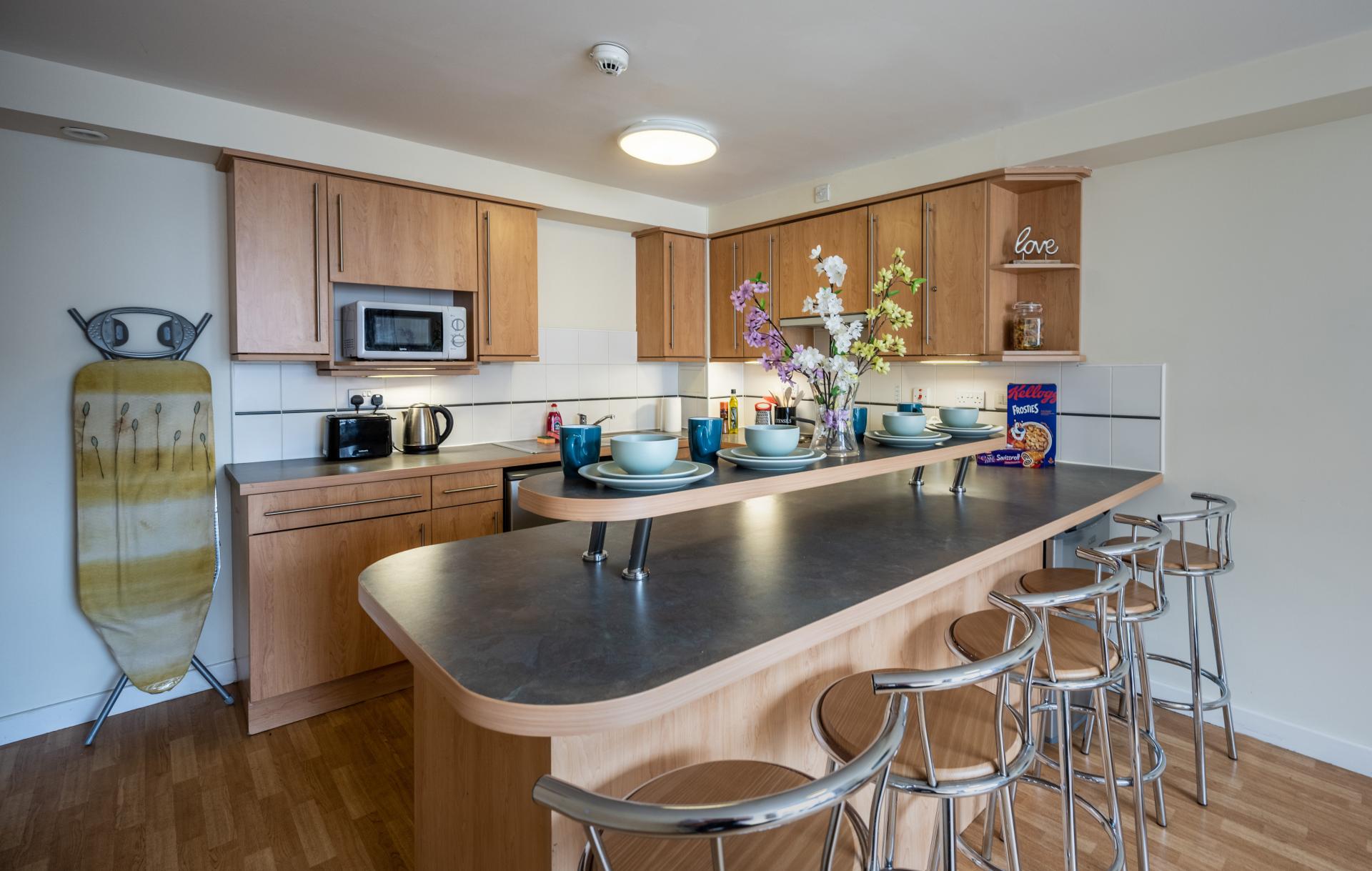Standard Ensuite ( within a 5 bed flat ) - image 21