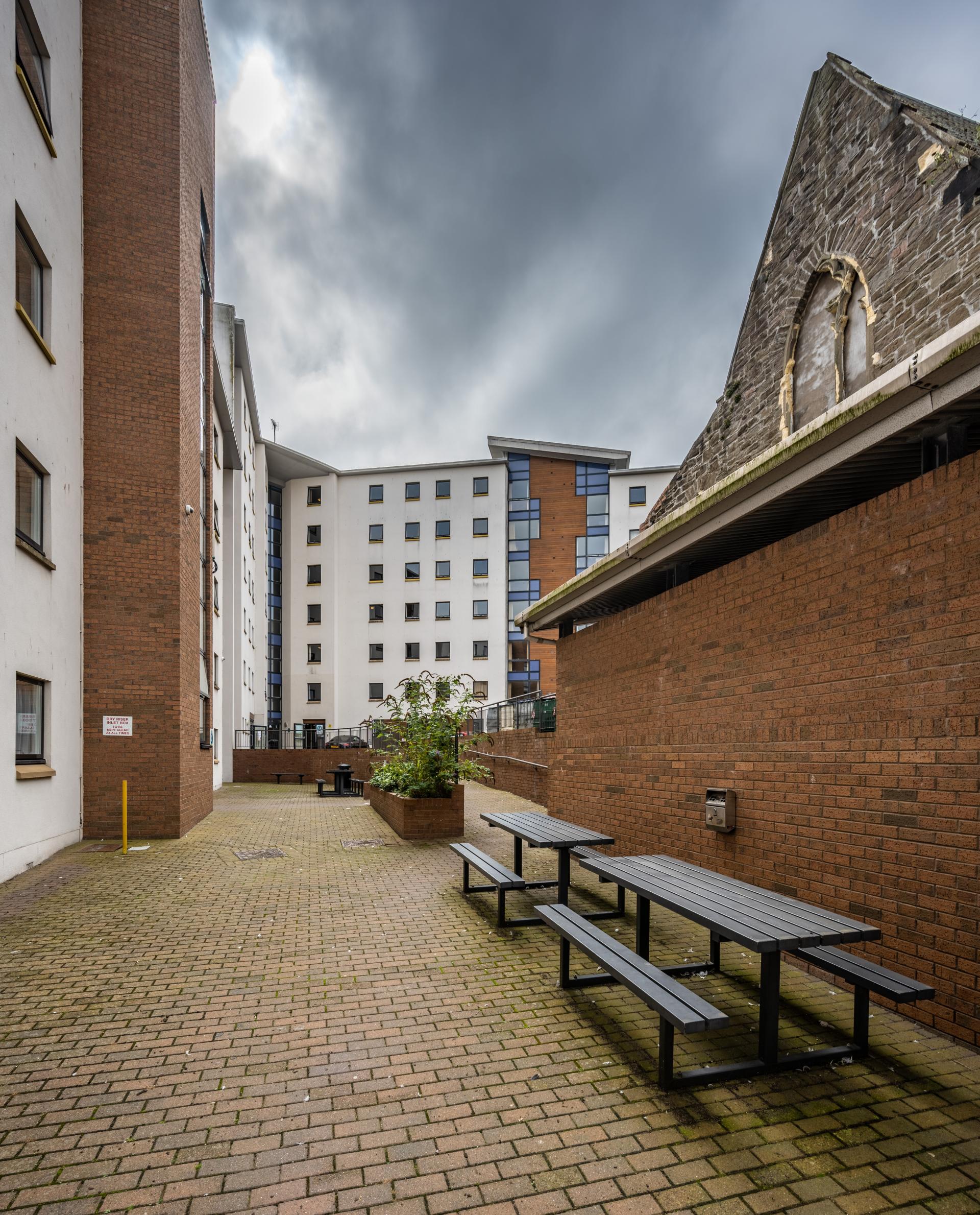 Standard Ensuite ( within a 5 bed flat ) - image 17