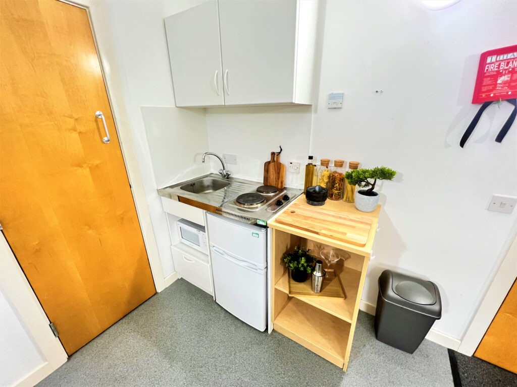 Deluxe Studio - image 7