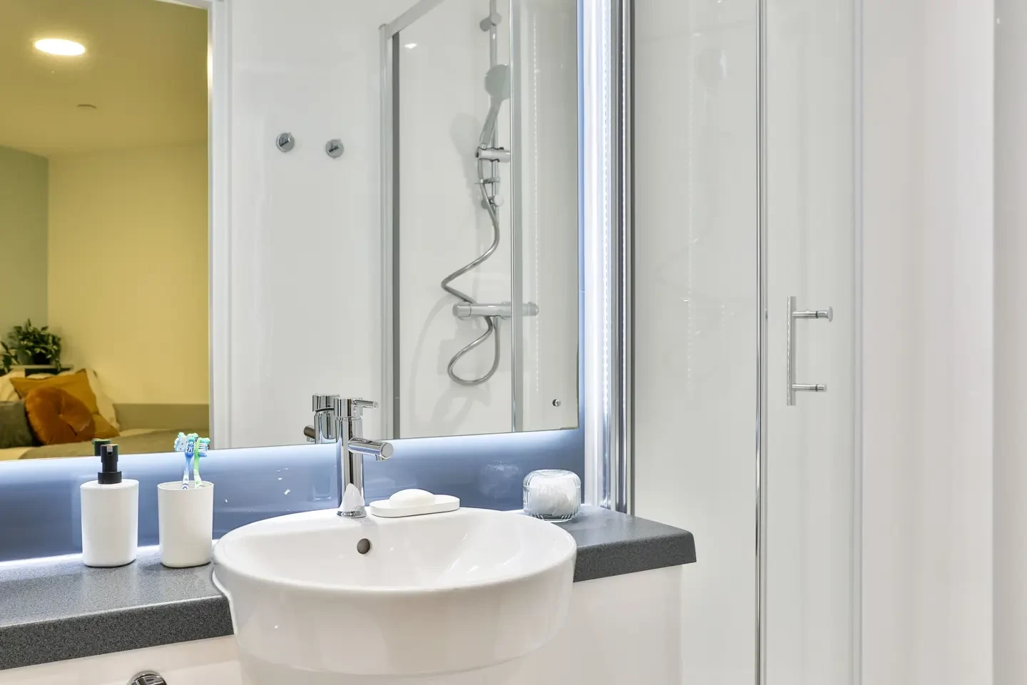 Diamond Ensuite - image 9