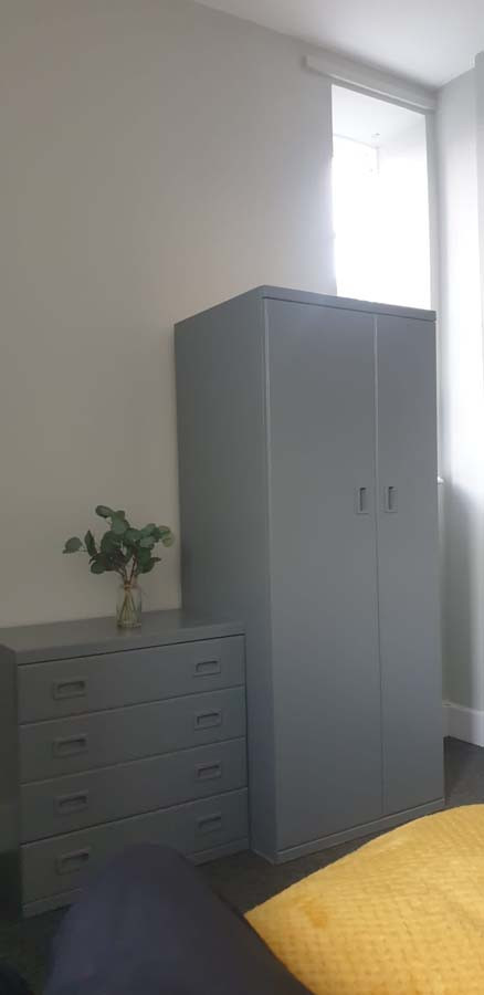 En-Suite - image 8