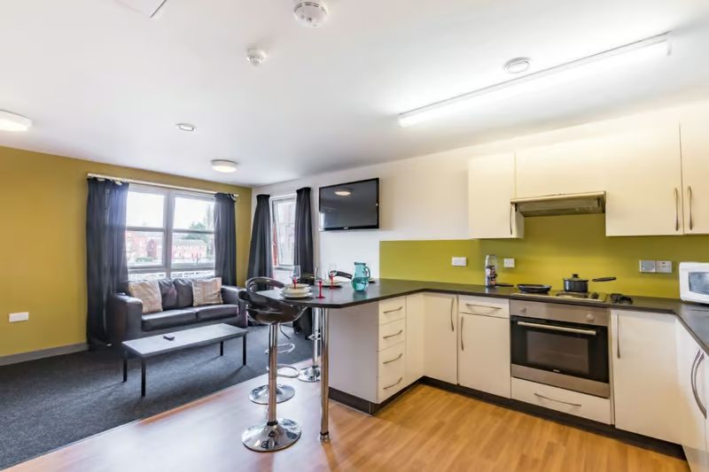 Ensuite (5/6 Bed) - image 7