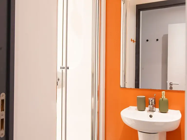 8 Bed En-suite - image 7