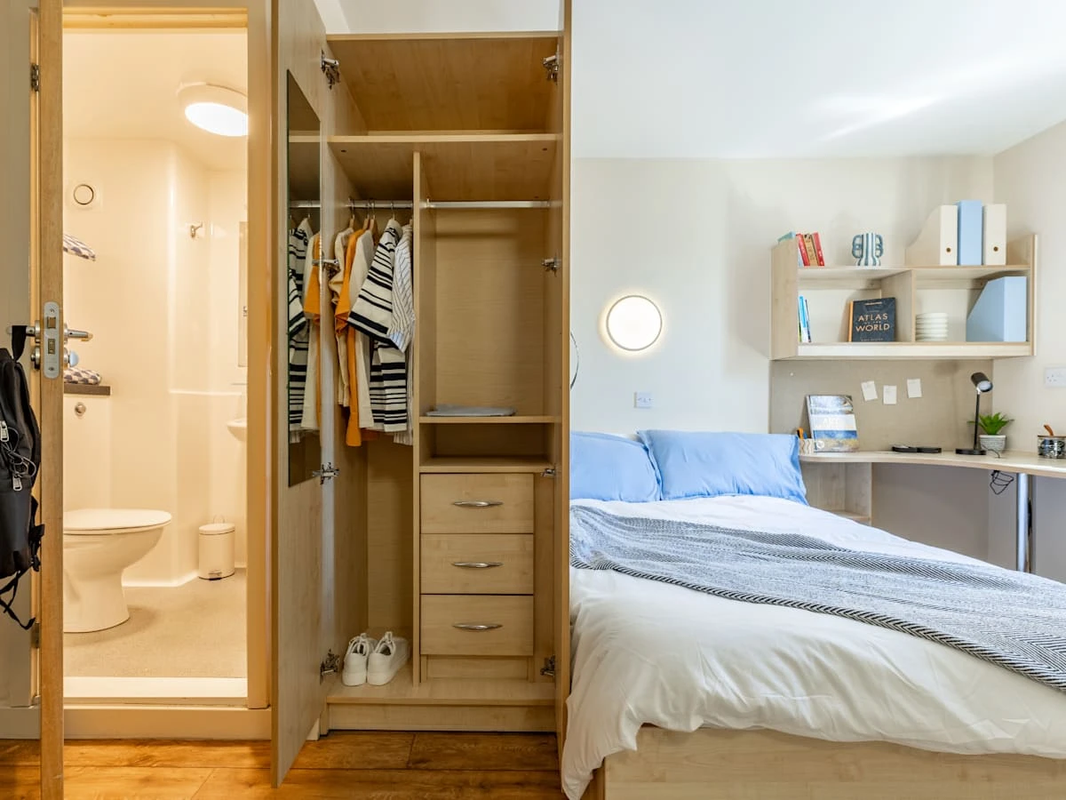 Gold En suite - image 7
