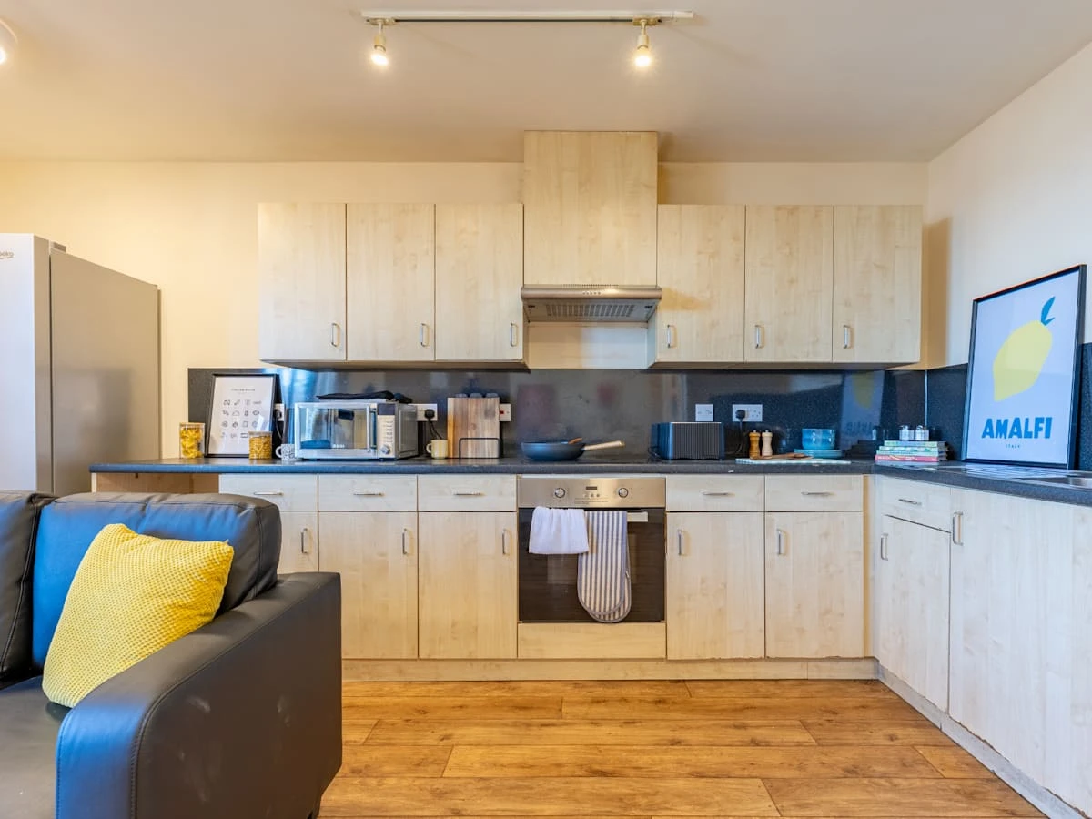 Gold En suite - image 11