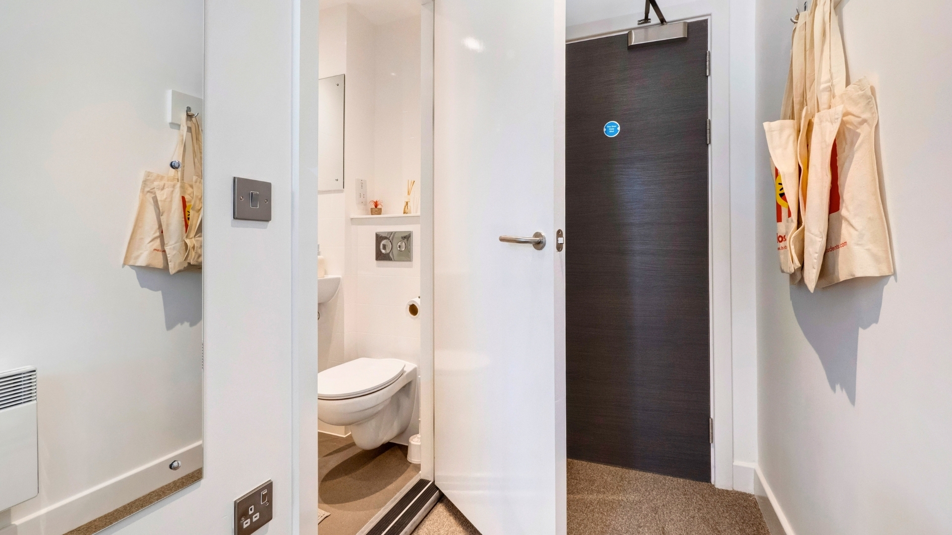 Gold En-suite - image 7