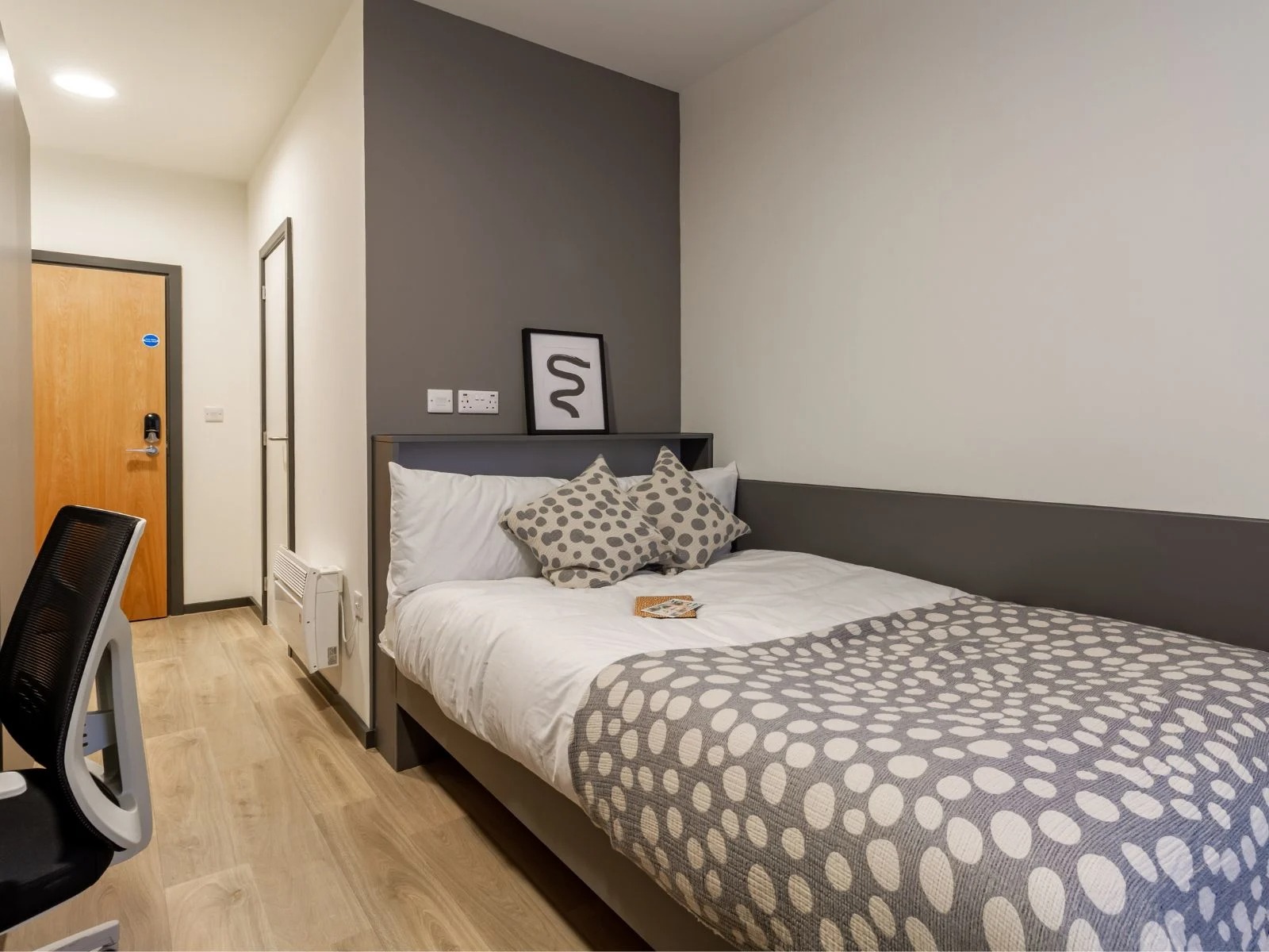 Gold En Suite - image 11