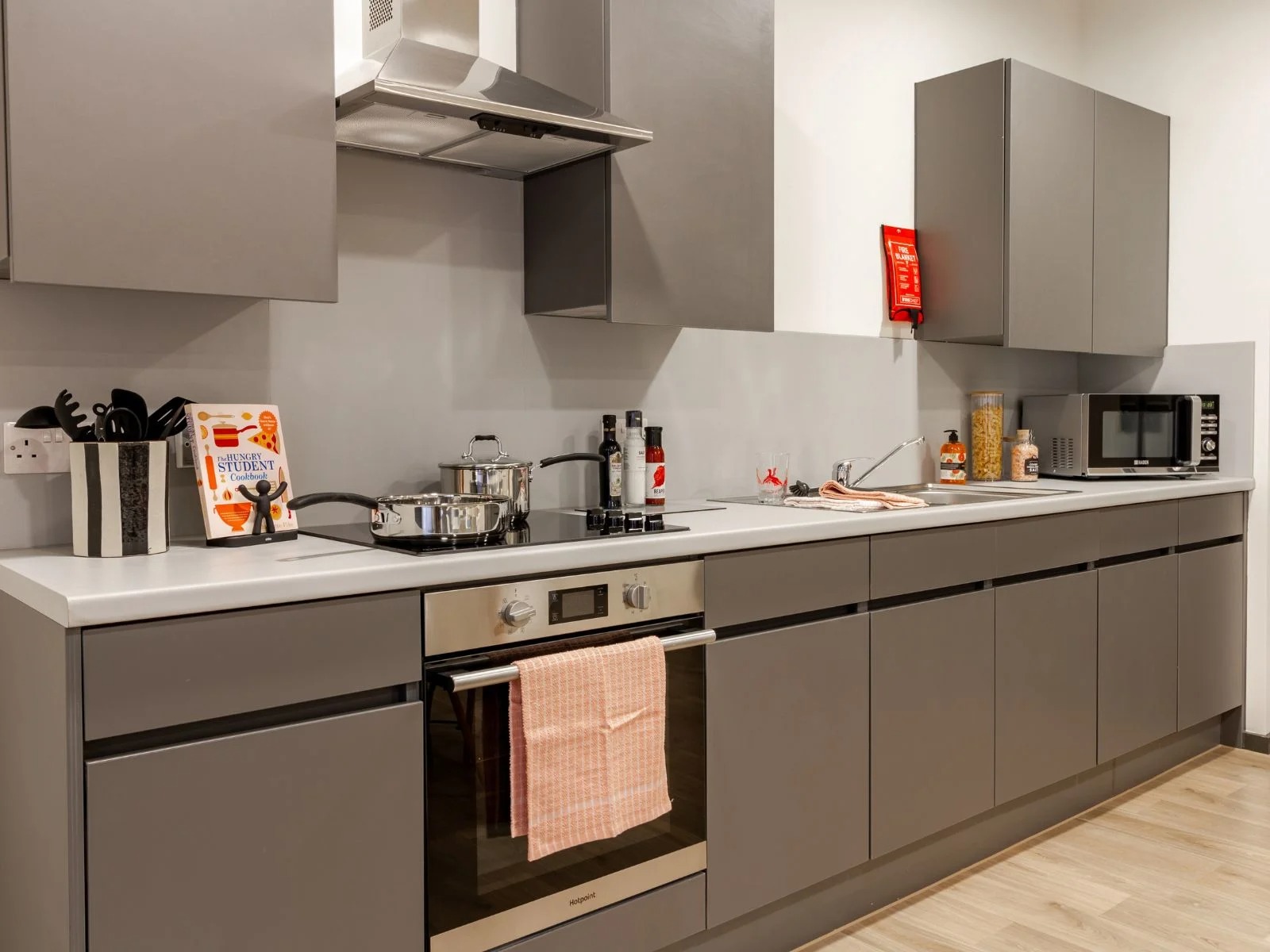 Gold En Suite - image 10