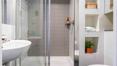 Gold En Suite - image 7