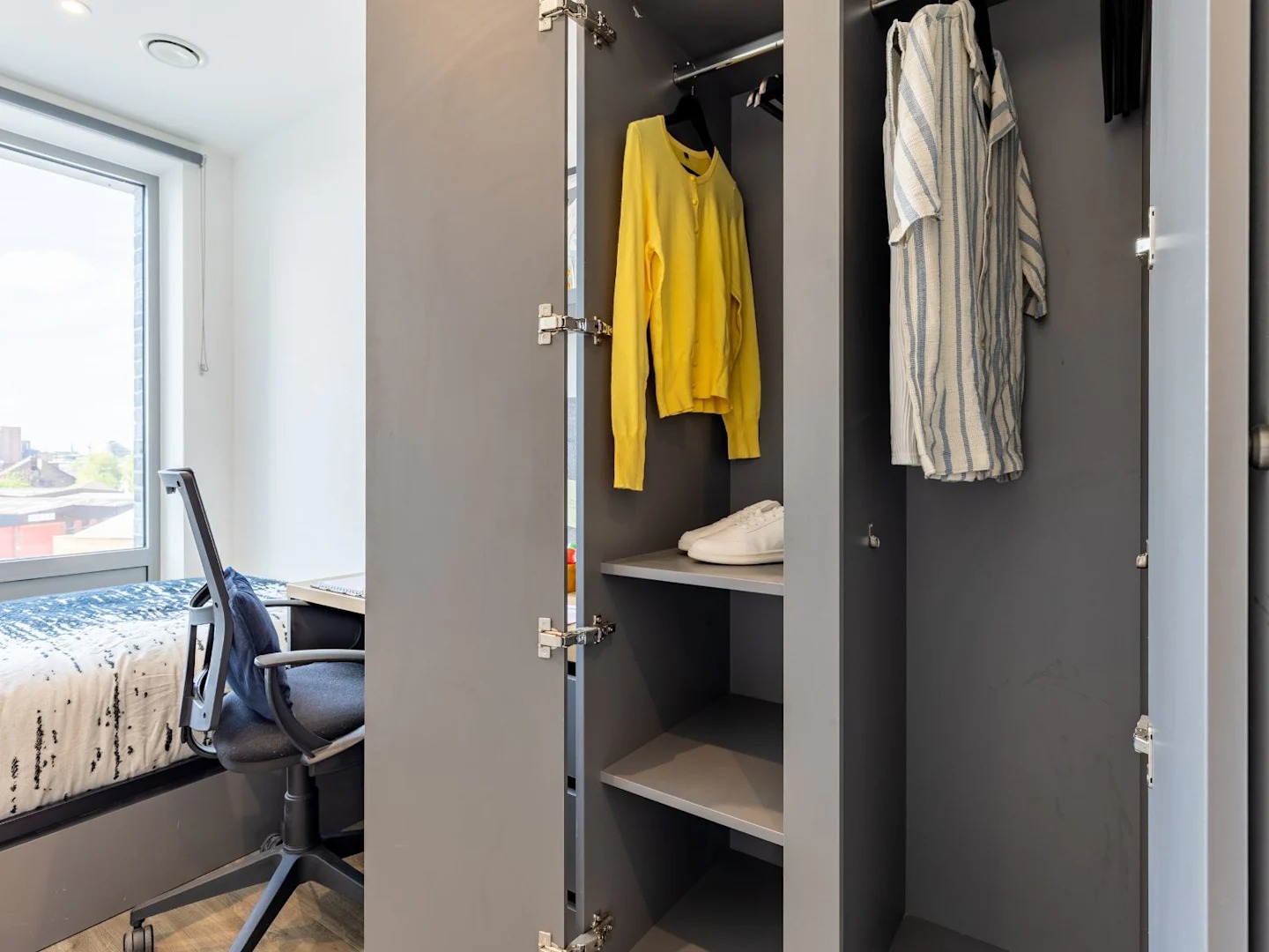 Gold Skyline En Suite - image 8