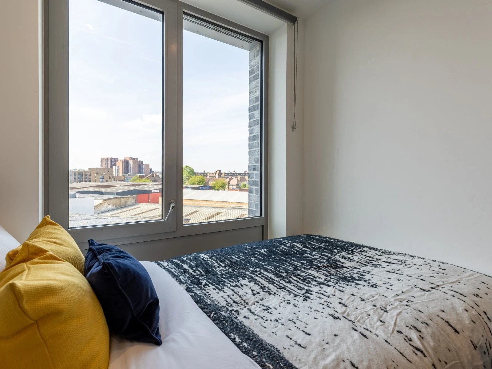 Gold Skyline En Suite - image 9