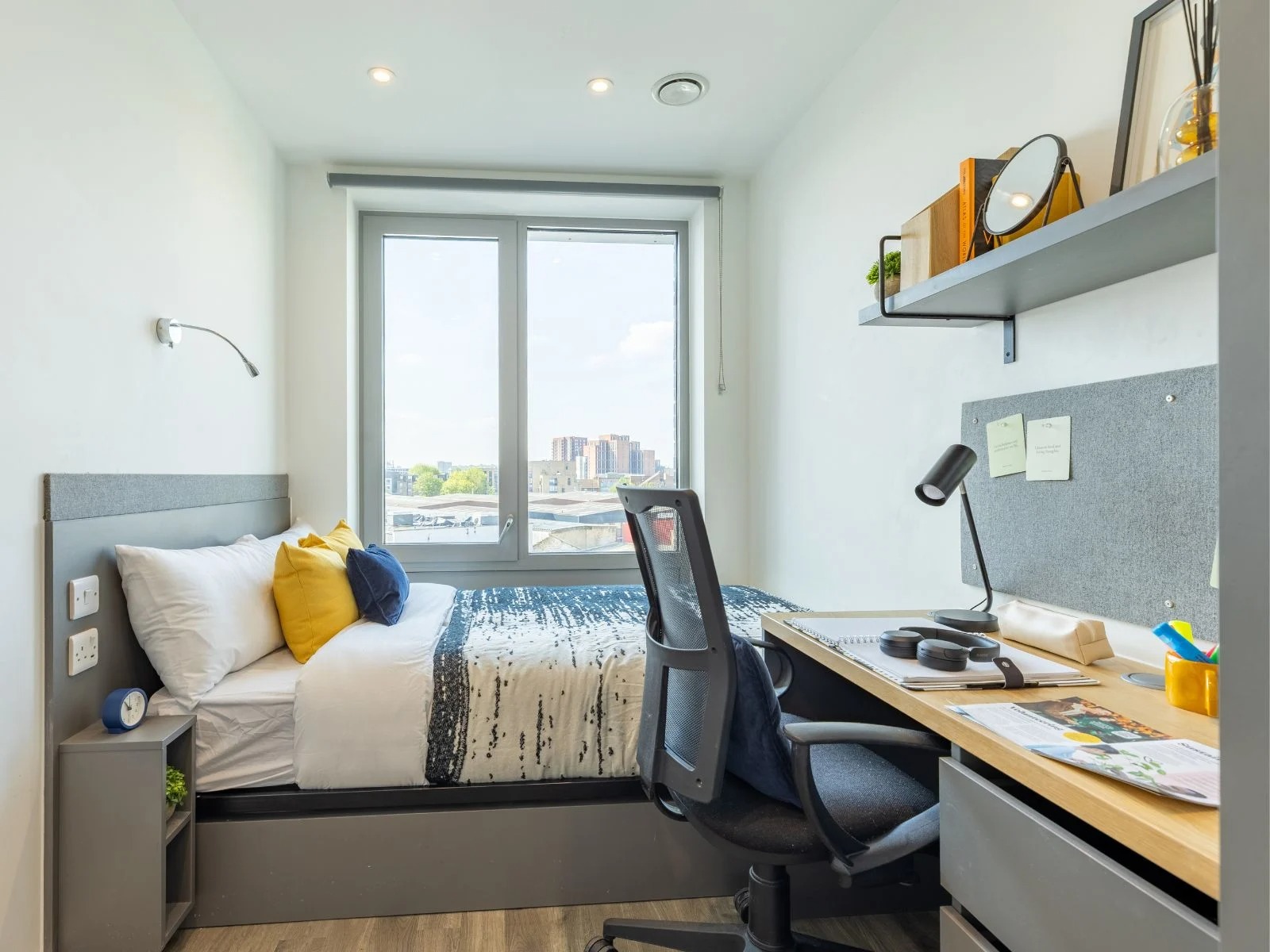 Gold Skyline En Suite - image 10