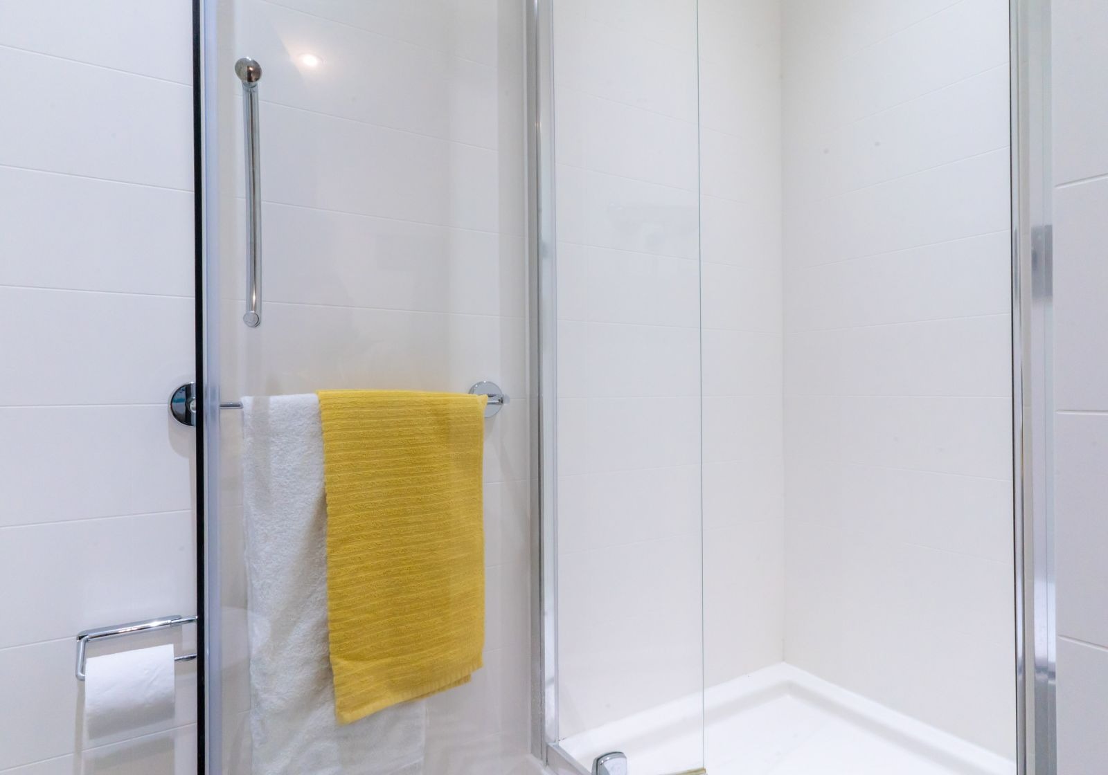 Silver Ensuite - image 7