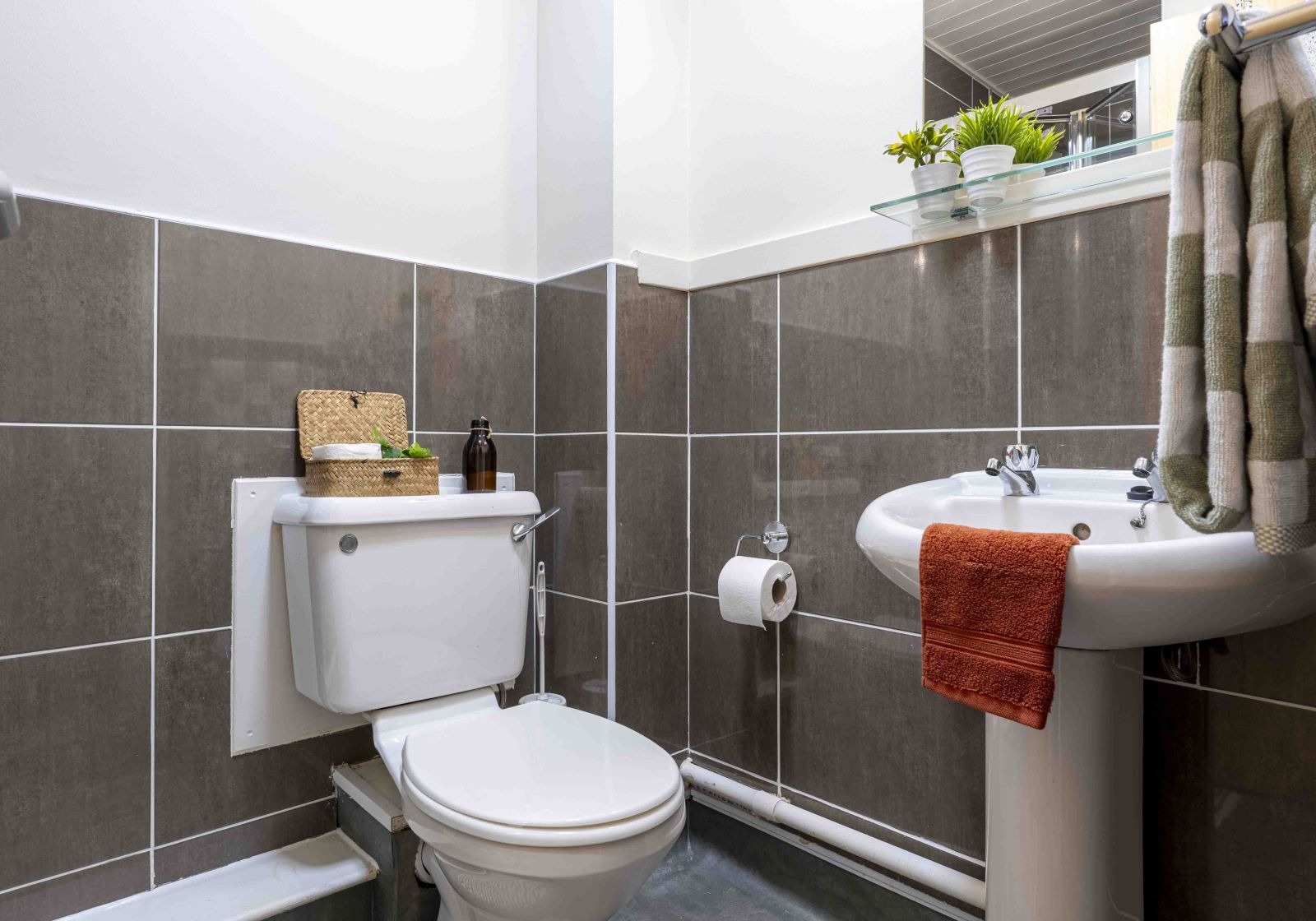 Gold 1 Bed Apartment - image 8
