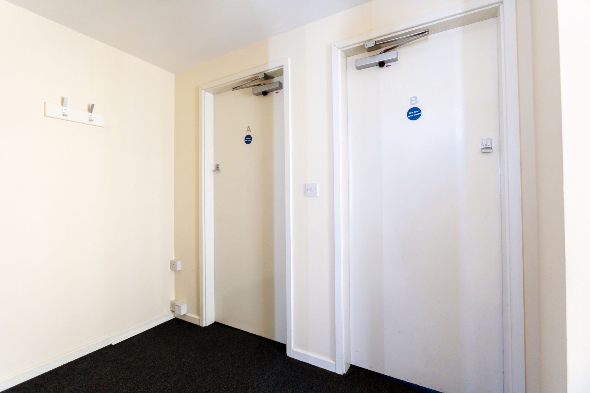 Large 2 bed Apartment - image 8