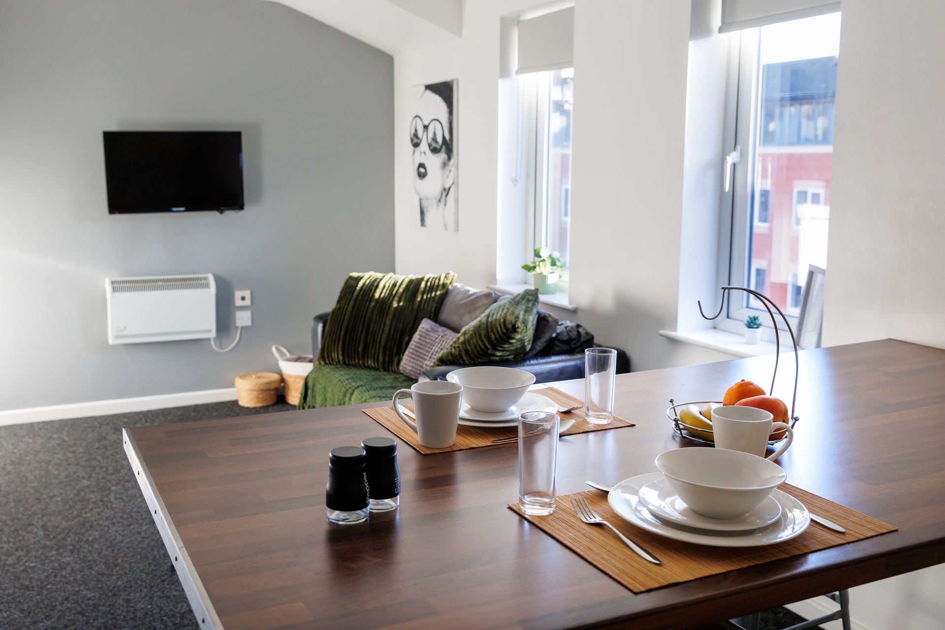 Large 2 bed Apartment - image 10