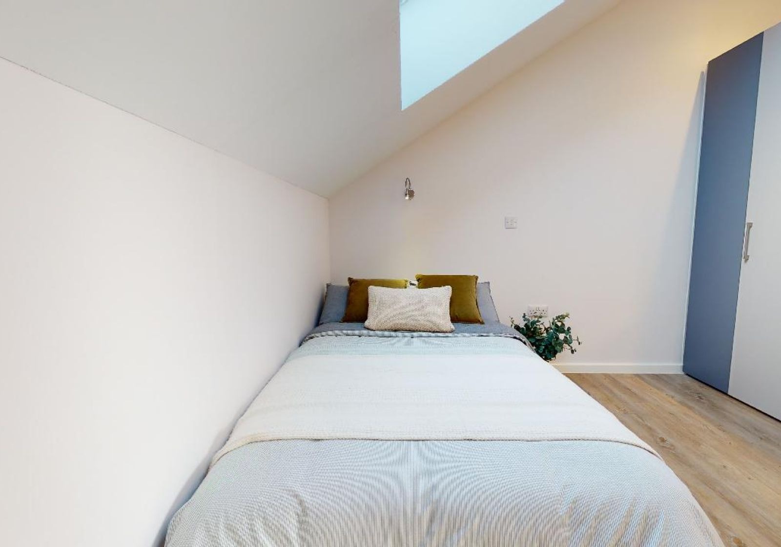 Silver Two Bed Apartment - image 8