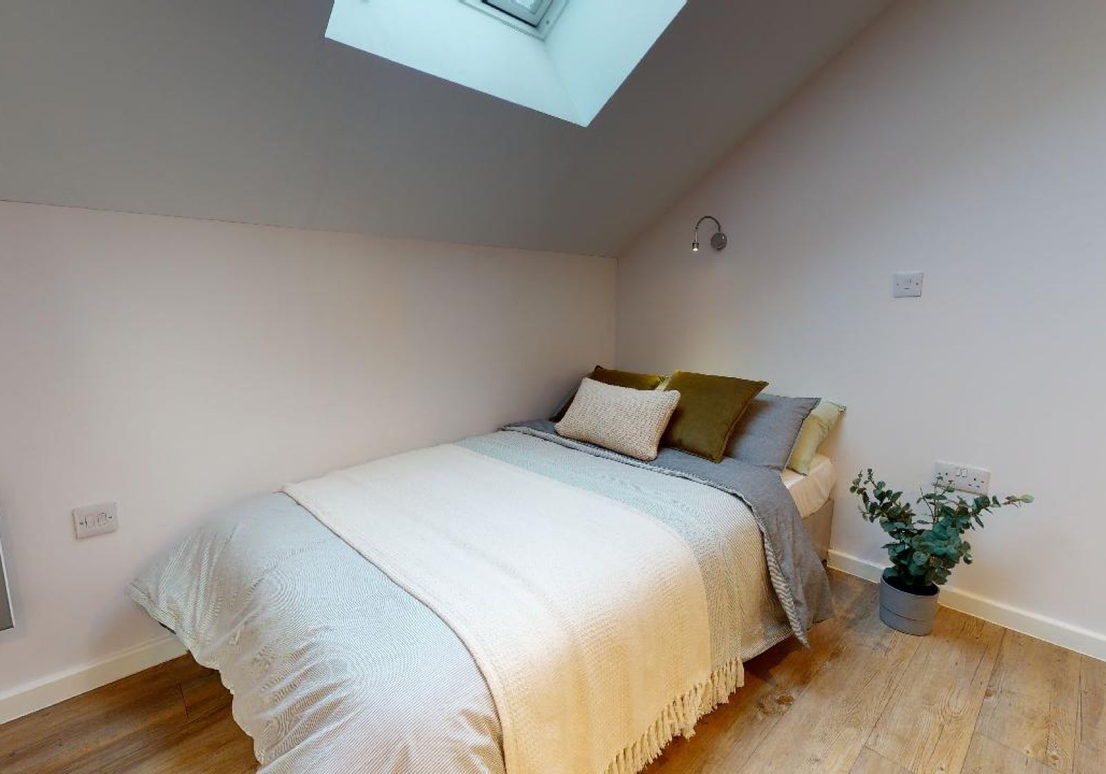Silver Two Bed Apartment - image 7