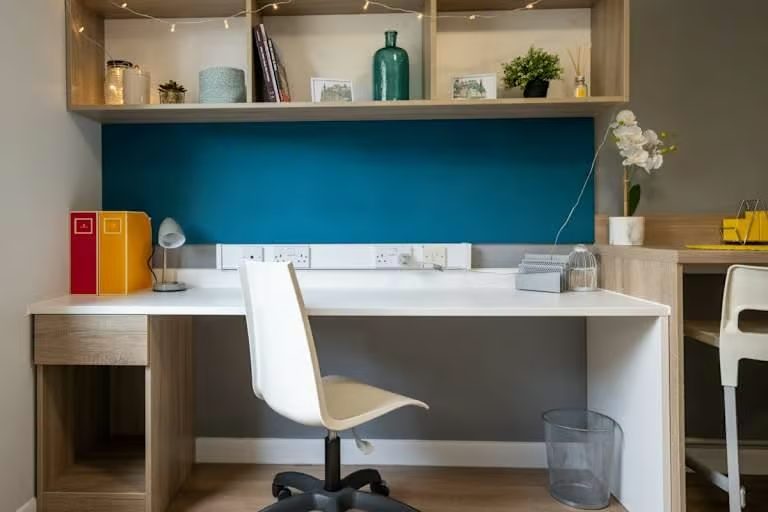 Lower Ground Floor Studio - image 8