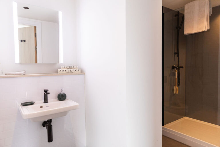 One Bed Apartment - image 8